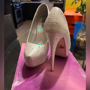 Tiffany silver metallic heels. Size 8.5 paprika